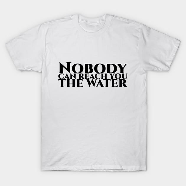 Nobody can reach you the water - schwarze Schrift T-Shirt by pASob